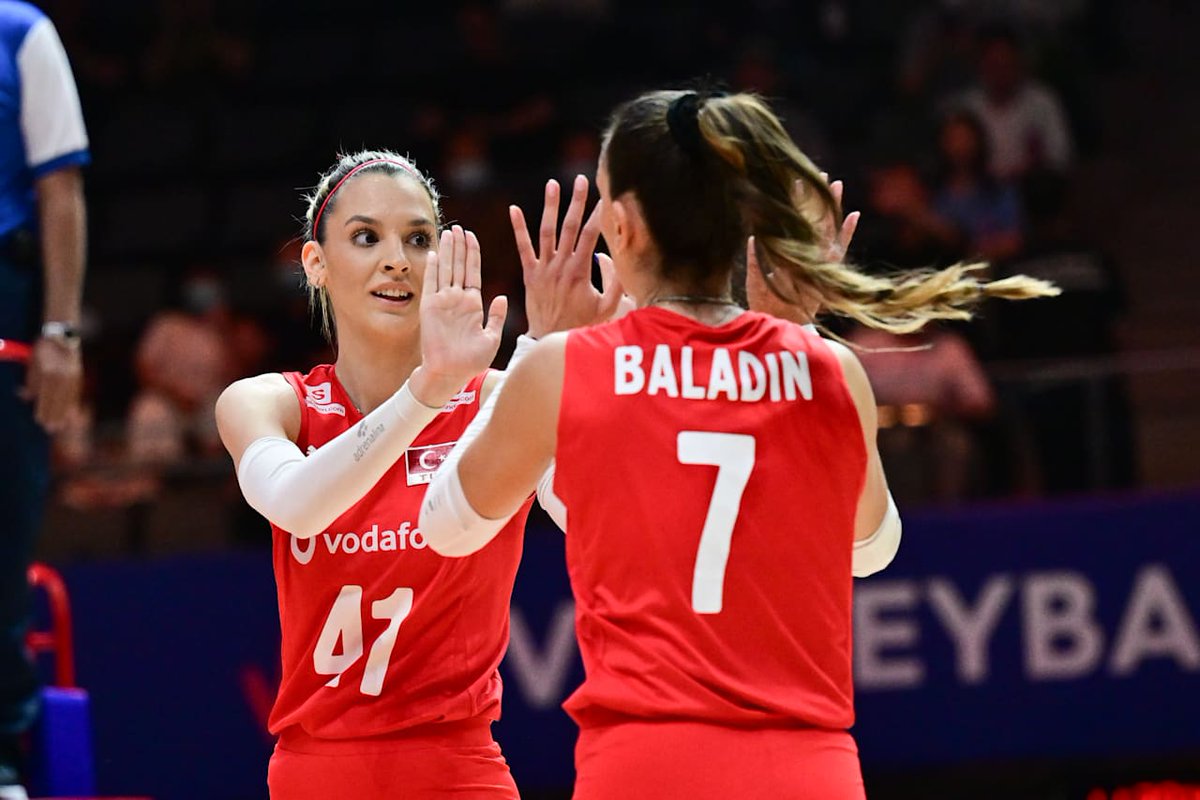 Filenin Sultanları Çin'i Alexia Carutasu ve Hande Baladın'ın Performansı ile Aştı