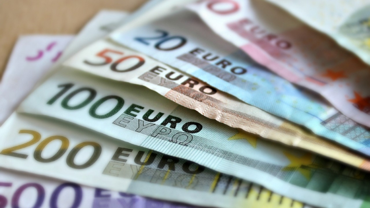 Euro'nun 120 Dolara Yükselme Tahmini: Tarife Belirsizliği Doları Baskı Altına Alıyor