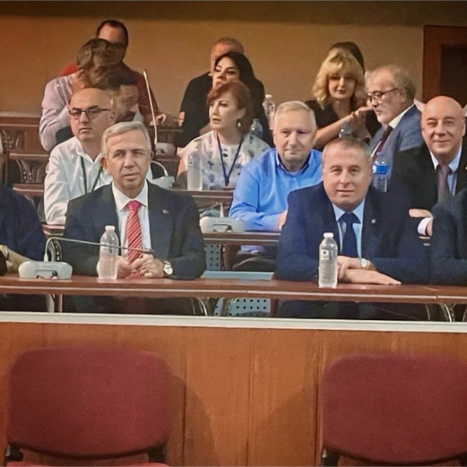 Mansur Yavaş, Ümit Özdağ'ın Duruşması İçin Silivri'ye Gitti