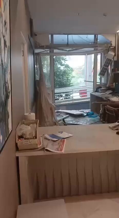 İran Füze Saldırısının İsrail'deki Etkileri Görüntülerle Belgelendi