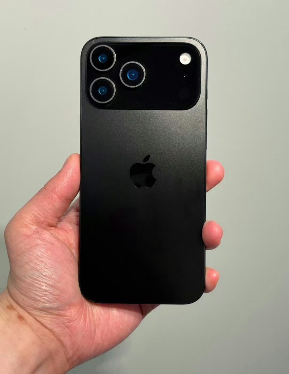 iPhone 17 Pro Max Maket Tasarımı Sızdırıldı: Yeni Modelin Detayları Ortaya Çıktı