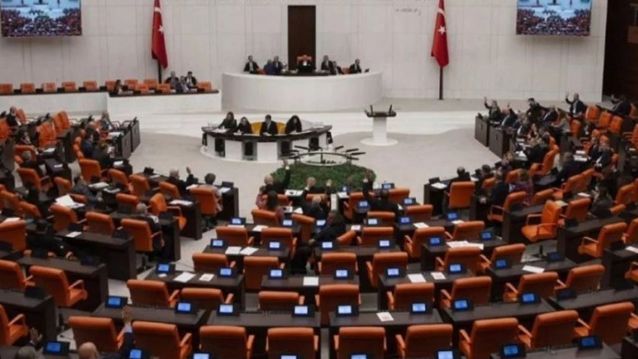 TBMM Tatili Bir Ay Ertelendi: Meclis Mesaisi Uzatıldı