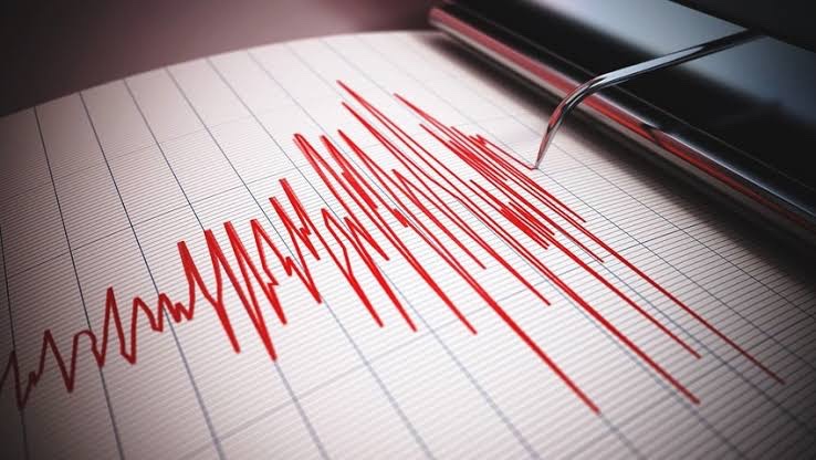 İstanbul ve Çevresinde Deprem! Son Dakika Bilgileri
