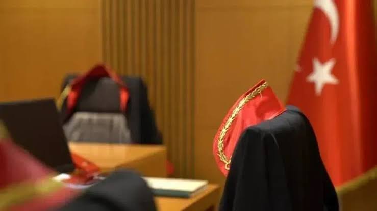 TSK'dan İhraç Edilen Teğmenlere Destek Veren Savcıya Sürgün Kararı