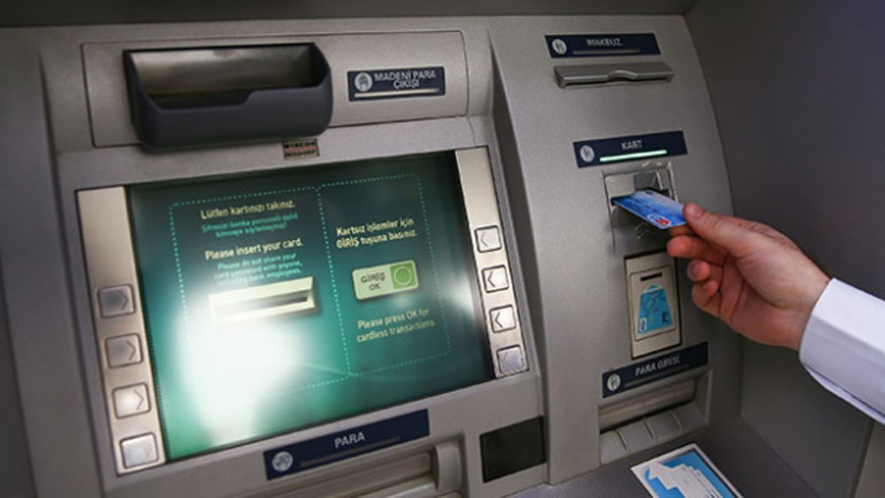 ATM'lerde Şifre Değiştirme Zorunluluğu Başladı