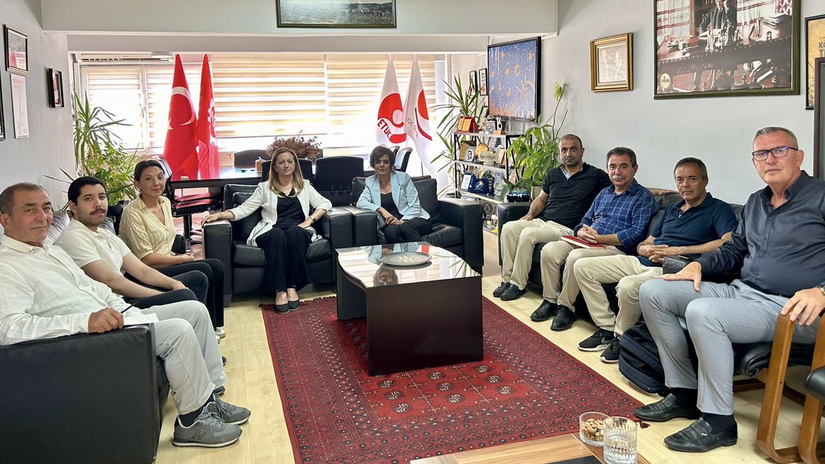 KESK Heyeti DİSK'i Ziyaret Etti: Kamu Emekçilerinin Toplu Sözleşme Süreci Görüşüldü