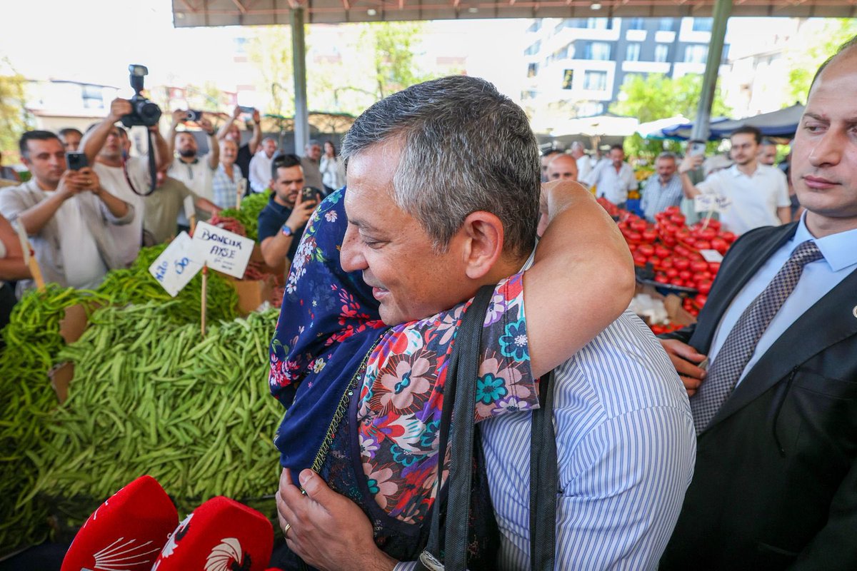 CHP Genel Başkanı Özgür Özel, Ankara Pazarlarında Esnaf ve Vatandaşla Buluştu: 