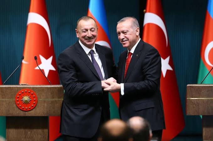Türkiye, Demir İpek Yolu'nun Kalbi Olacak: Kars-Iğdır-Aralık-Dilucu Demiryolu Hattı'na İlk Temel Atıldı!