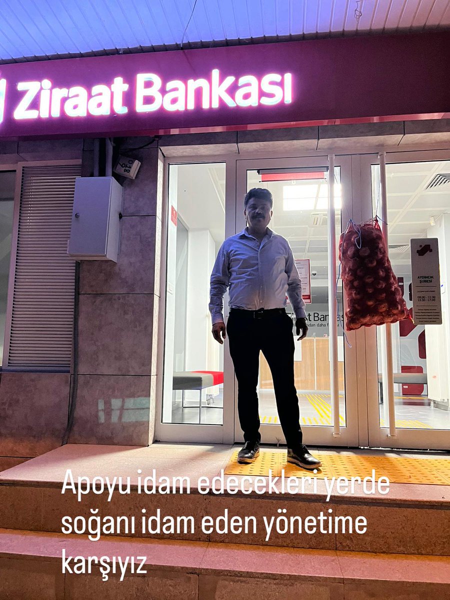 Patates Protestosu Yükseliyor: Çiftçi Ziraat Bankası Önünde Soğan Asarak Hükümeti Protesto Etti