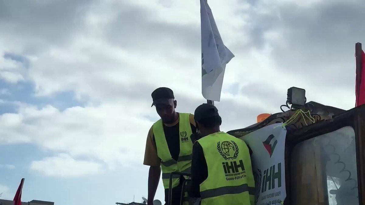 İHH İnsani Yardım Vakfı Gazze'de Enkaz Kaldırma ve Yol Açma Çalışmalarına Başladı