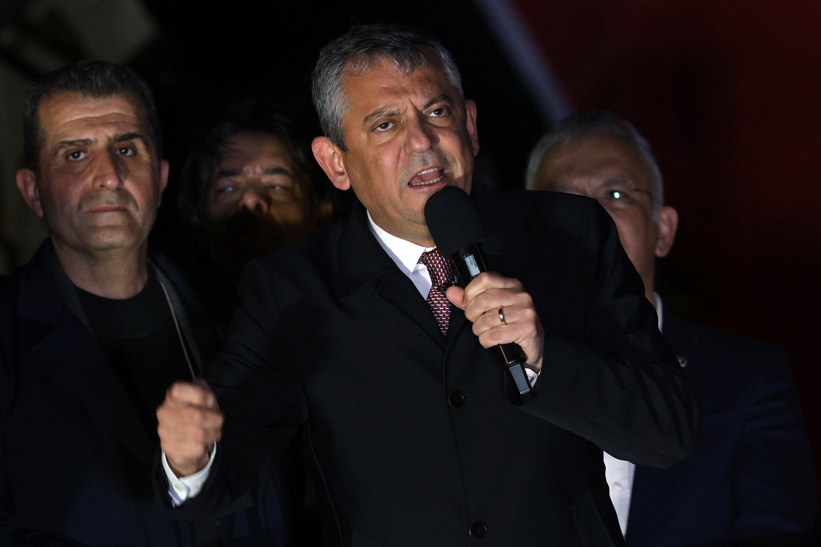Özgür Özel’den Erdoğan’a Bursa’dan Sert Çağrı: 'Hakimlere, Savcılara Verdiğin Talimattan Vazgeç'