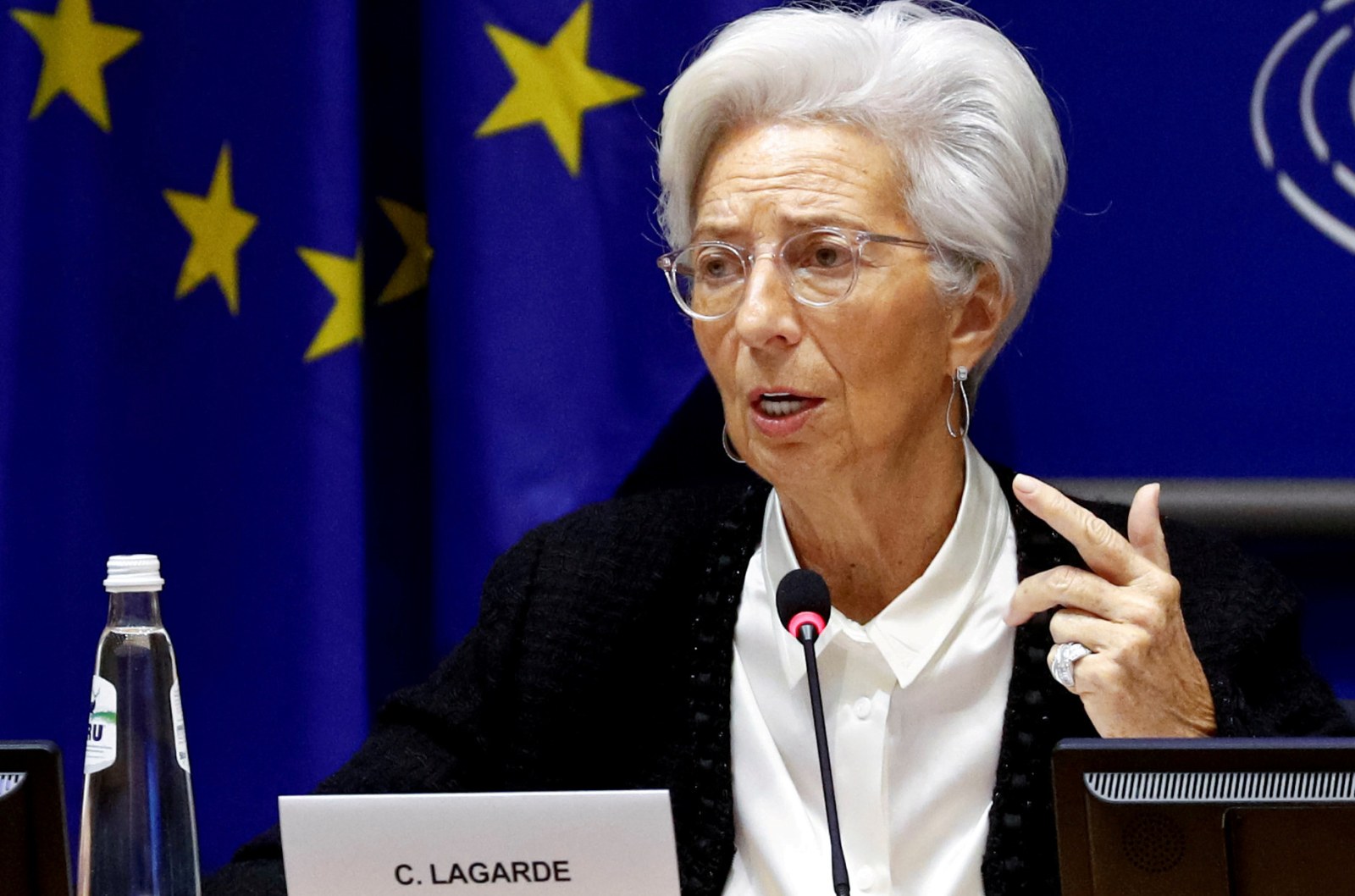 ECB’den kritik mesaj: 'Faizler sabit, ancak her senaryoya hazırız'