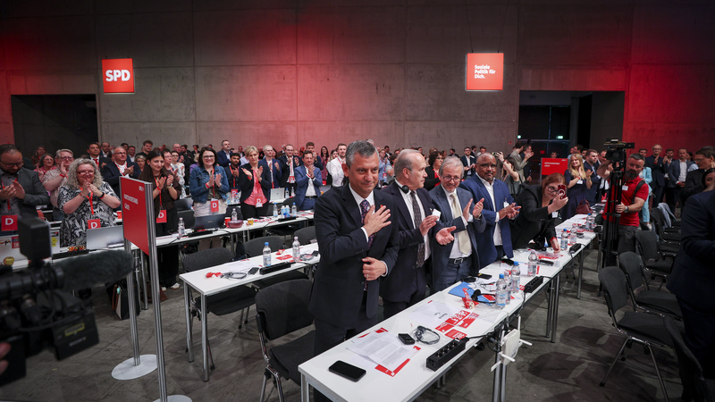 Özgür Özel Berlin'de SPD Kongresi'ne Katıldı: Adalet Mücadelesi Uluslararası Arenada Yankı Buldu