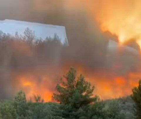 İzmir Buca'da Otobana Ulaşan Yangın: Anlık Veri Aktarımı Devam Ediyor