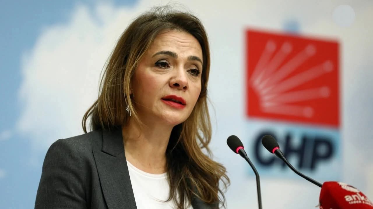 Sağlık Yönetimi Mezunları Kadro Bekliyor: CHP'li Akkuş İlgezdi'den Görmezden Gelinen Mağduriyete Dikkat Çekti!