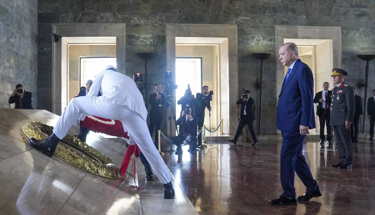 Cumhurbaşkanı Erdoğan, Yüksek Askeri Şûra Toplantısı Öncesinde Anıtkabir'i Ziyaret Etti