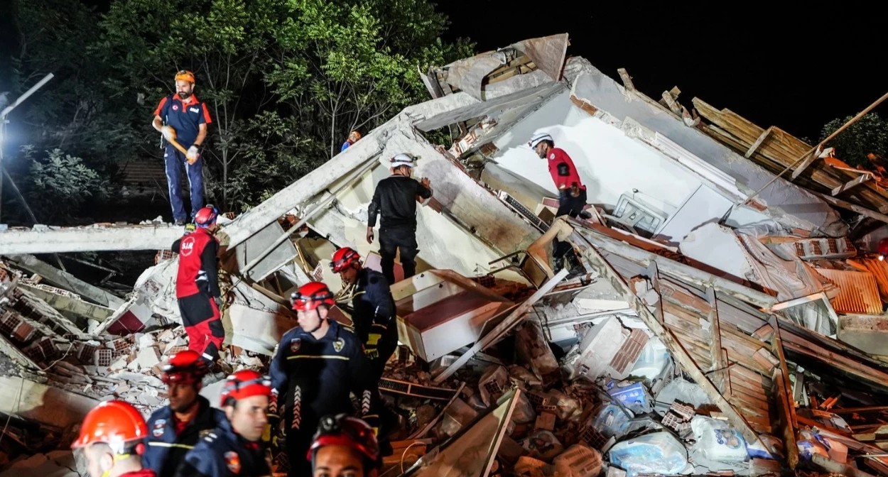 Balıkesir'de 6.1 Büyüklüğünde Deprem: 1 Ölü, 29 Yaralı