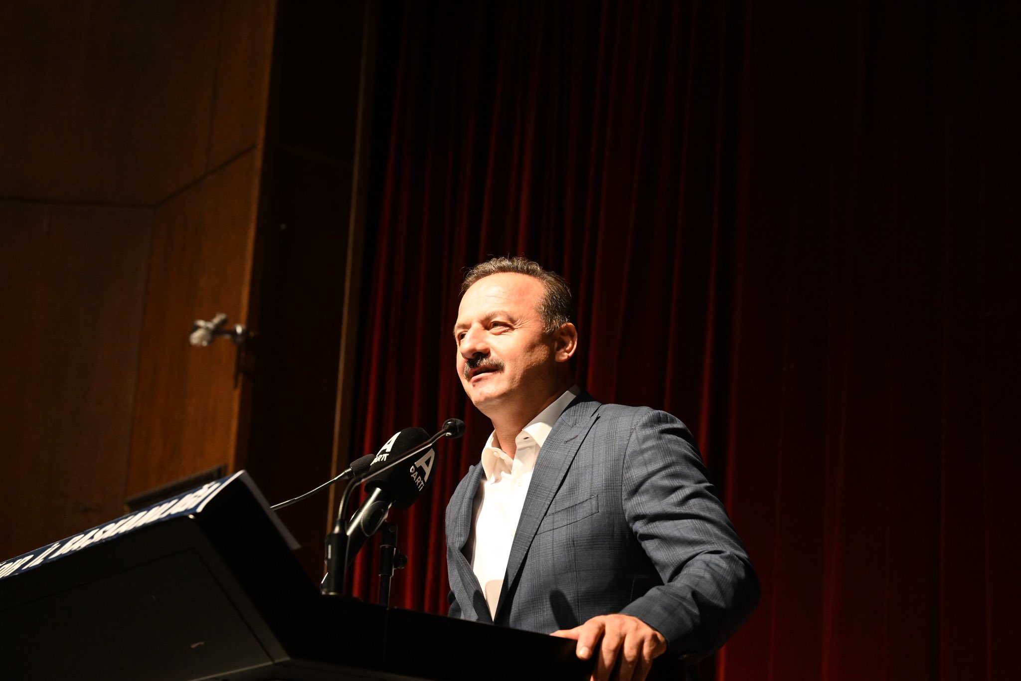 Ağıralioğlu, Iğdır'da 'Yolsuzluk ve Adaletsizlik' Konularında Siyasetçileri ve Kamuoyunu Uyardı!