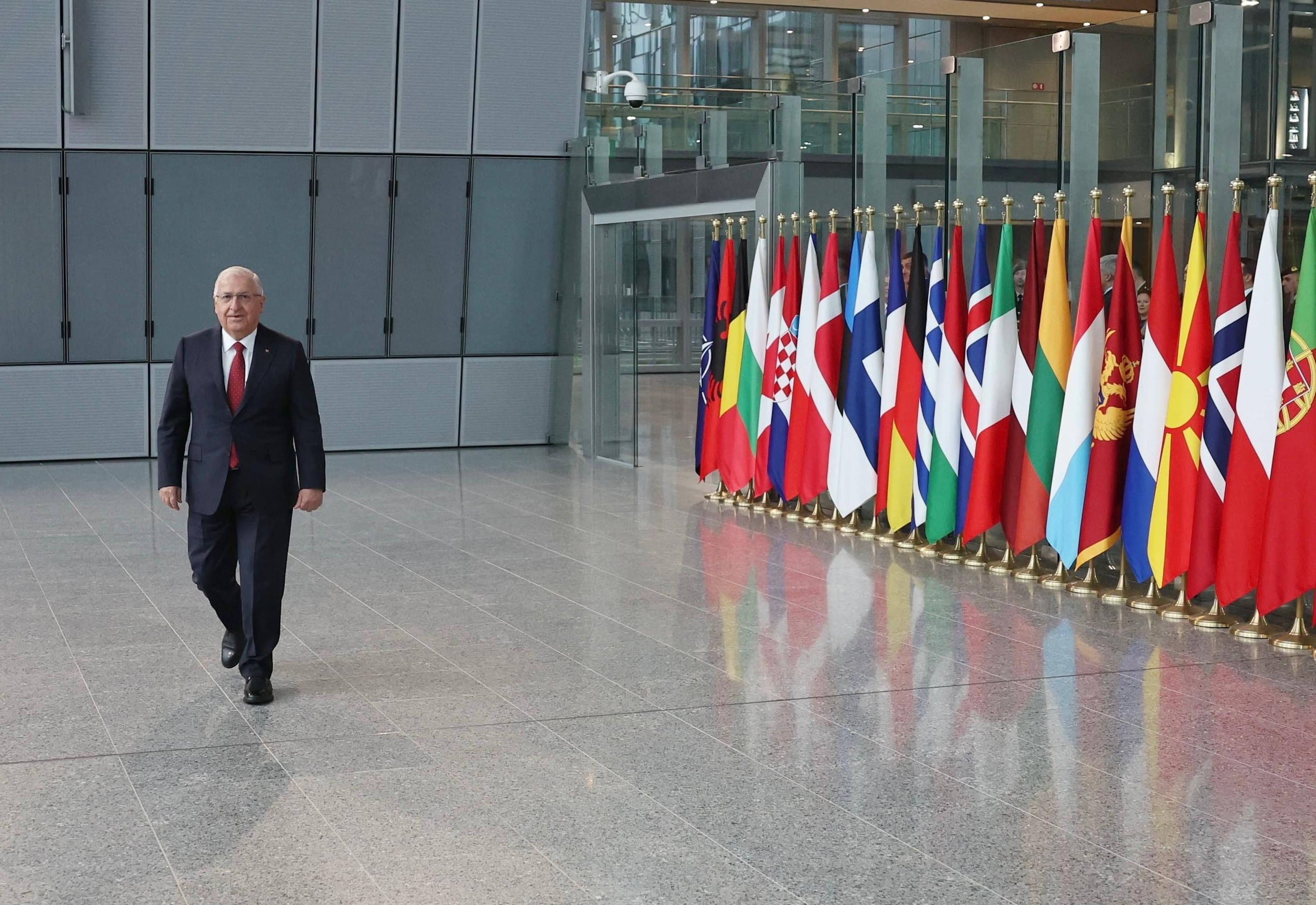 Millî Savunma Bakanı Güler, NATO Zirvesi'nde Kritik Görüşmeler Gerçekleştirdi