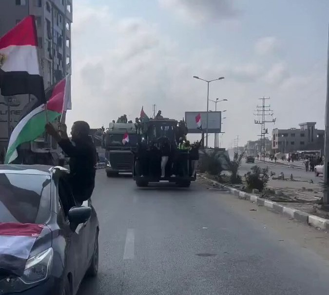 Mısır'dan Gazze'ye İnşaat Ekipmanları ve İş Makineleri Konvoyu Giriş Yaptı