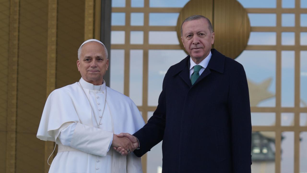 Vatikan, Papa 14. Leo'nun Türkiye'deki Ayini İçin Resmi Logoyu Yayımladı