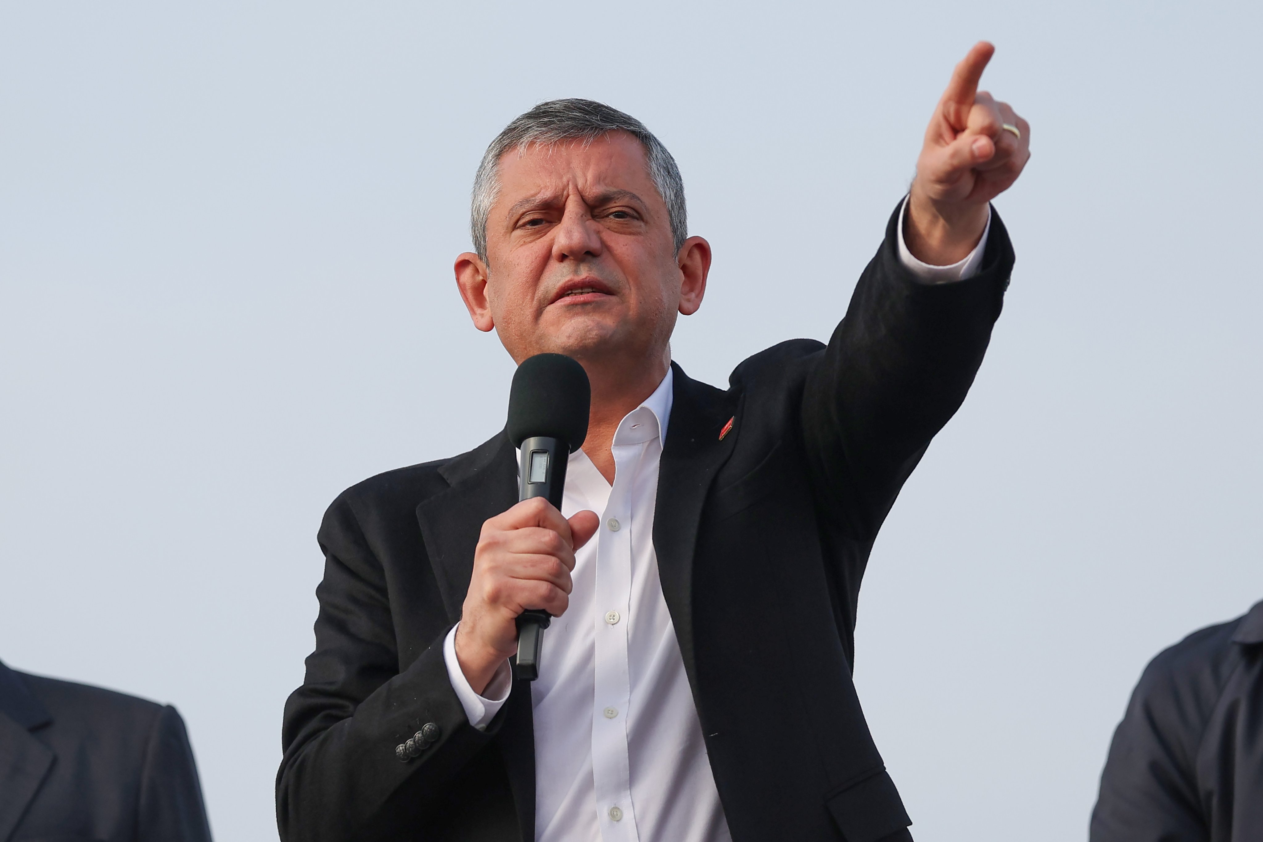 Özel'den Erdoğan'a Meydan Okuma: 'İstanbul Seçimlerini Yenileyelim, Hodri Meydan!'