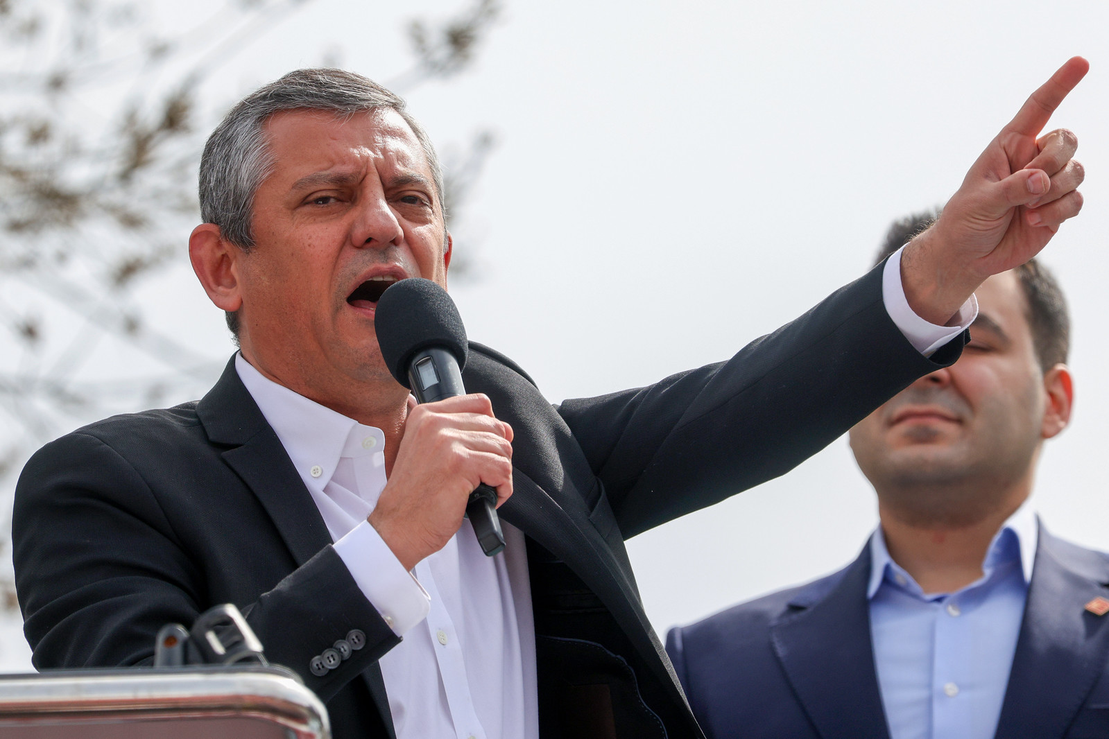 Özgür Özel: 'Ulusal Marş Başka Dilde Okutulamaz, Buna İzin Vermeyiz'