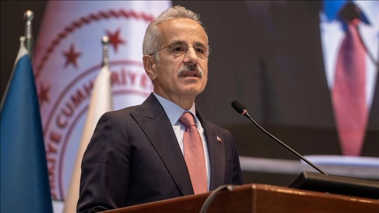 Bakan Uraloğlu : 'Karadeniz’deki Tanker Patlaması İnsansız Deniz Aracıyla Olabilir'