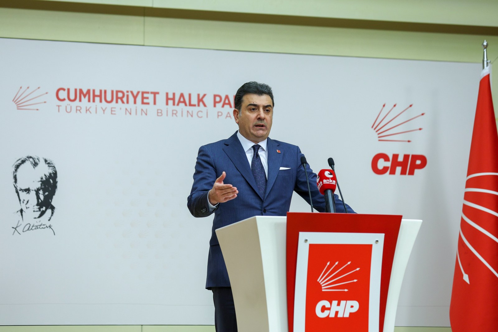 CHP Sözcüsü Zeynel Emre: 'Özkan Yalım Hakkında Disiplin Süreci Oy Birliğiyle Kararlaştırıldı'