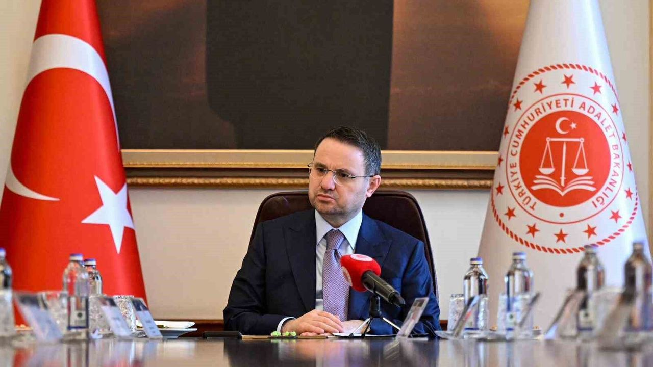 Bakan Gürlek: 55 İlde Siber Suç ve Yasa Dışı Bahis Şebekelerine Dev Operasyon
