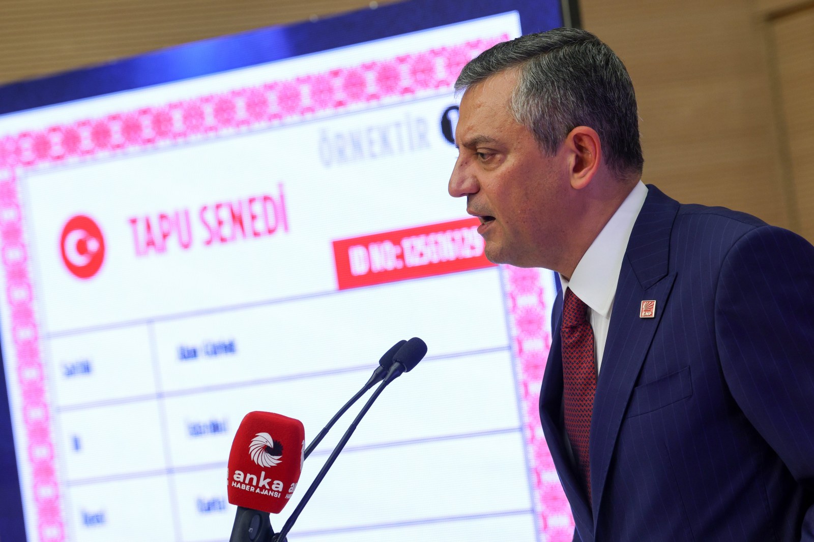 Özgür Özel’den Sert Çıkış: 'Bu Mal Varlığı Açıklanamazsa Hükümet 15 Dakika Ayakta Duramaz'
