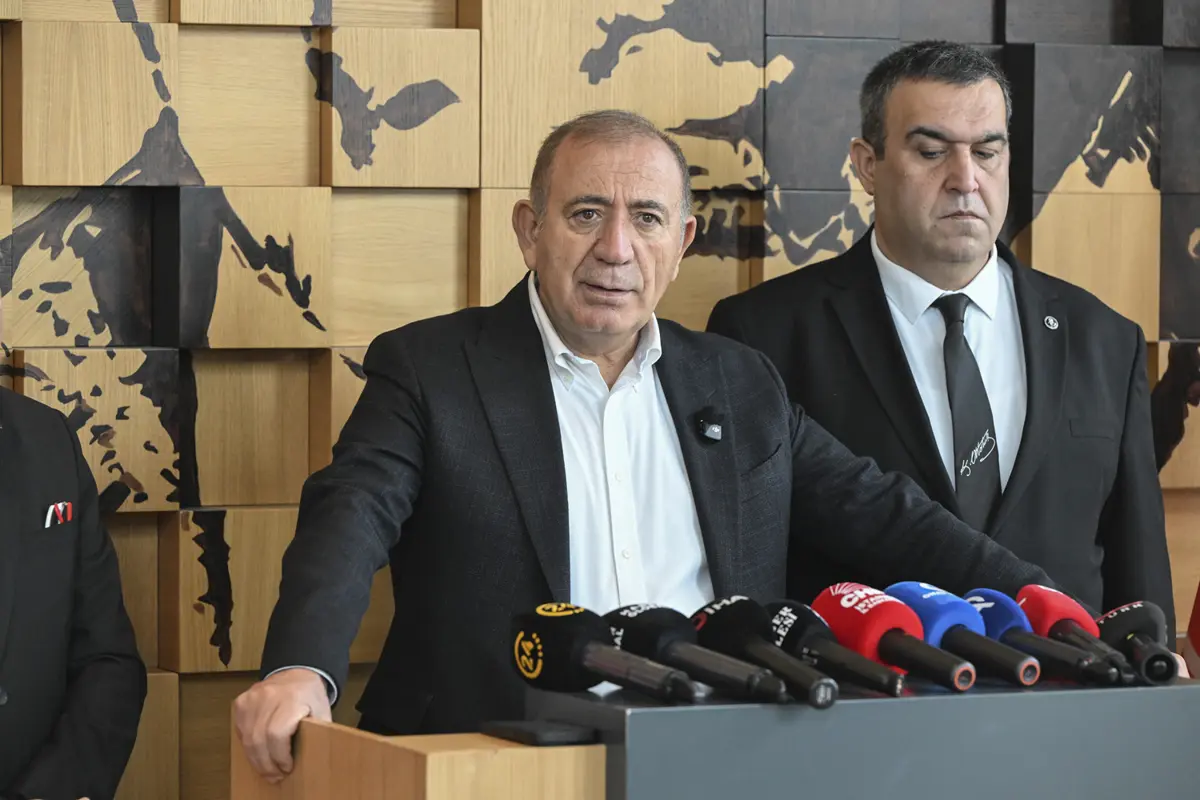 Gürsel Tekin'den Aziz İhsan Aktaş'a Suç Duyurusu: 'Lekelenmeme Hakkımızı İstiyoruz'