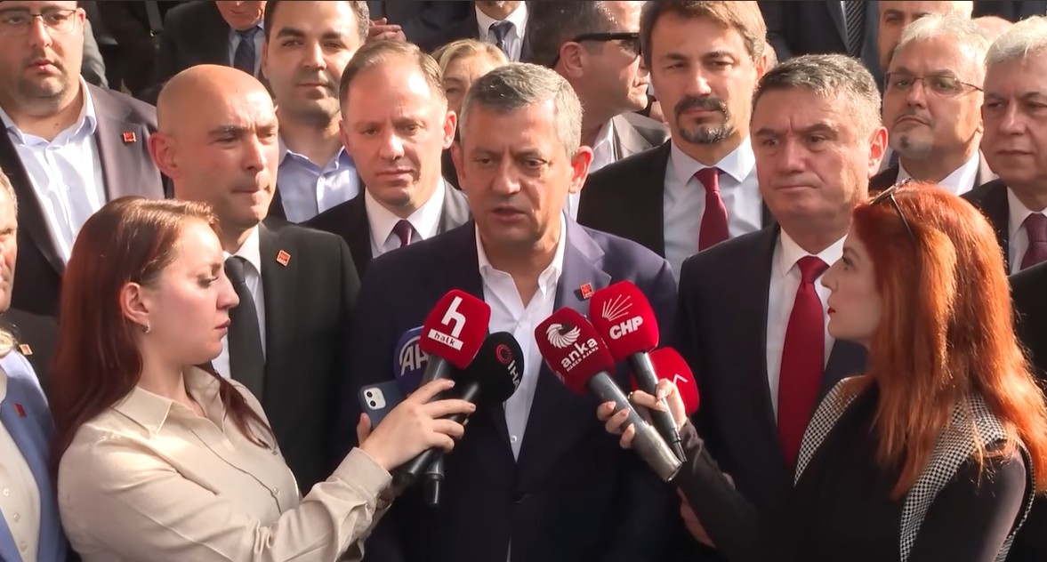 Özel'den Sert Tepki Yavaş İçin 'İtibar Suikastı' Vurgusu ve Bahçeli'ye 'Silivri'ye Bekleriz' Yanıtı