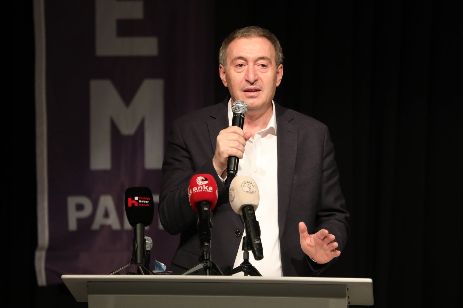 DEM Parti Eş Genel Başkanı Bakırhan'dan Erzurum'da 'Tarihi Süreç' Konuşması: 'CHP'nin Kararı Kürtleri Yaraladı'