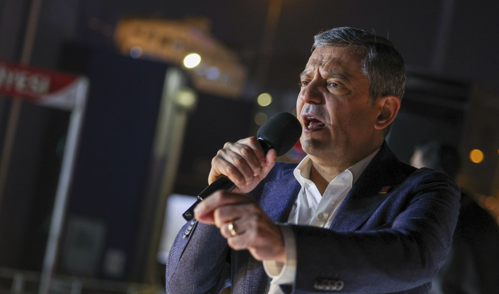 ÖZEL'DEN GÜÇLÜ ASGARİ ÜCRET MESAJI VE ERDOĞAN'A SERT MESAJ : 'ERDOĞAN, KARA DÜZEN ANONİM ŞİRKETİ'Nİ YÖNETİYOR'