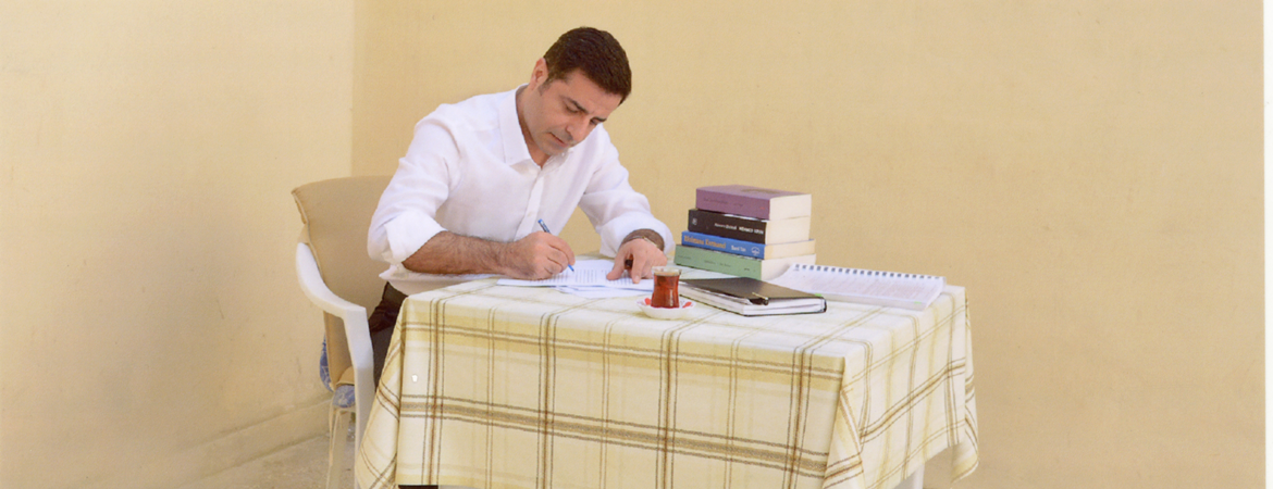 Demirtaş'a 'Hakaret' Davasında Hapis Cezası