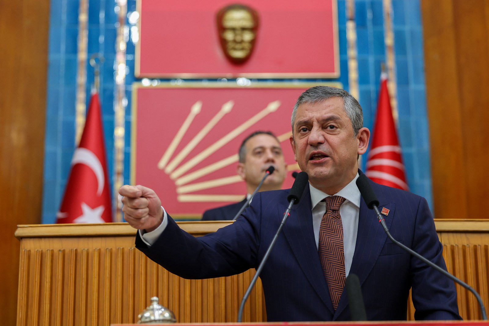 Özel Grup Toplantısında Erdoğan'ı Sert Dille Eleştirdi : 'Emekli Kelimesi Erdoğan'ın Lugatından Silinmiş'