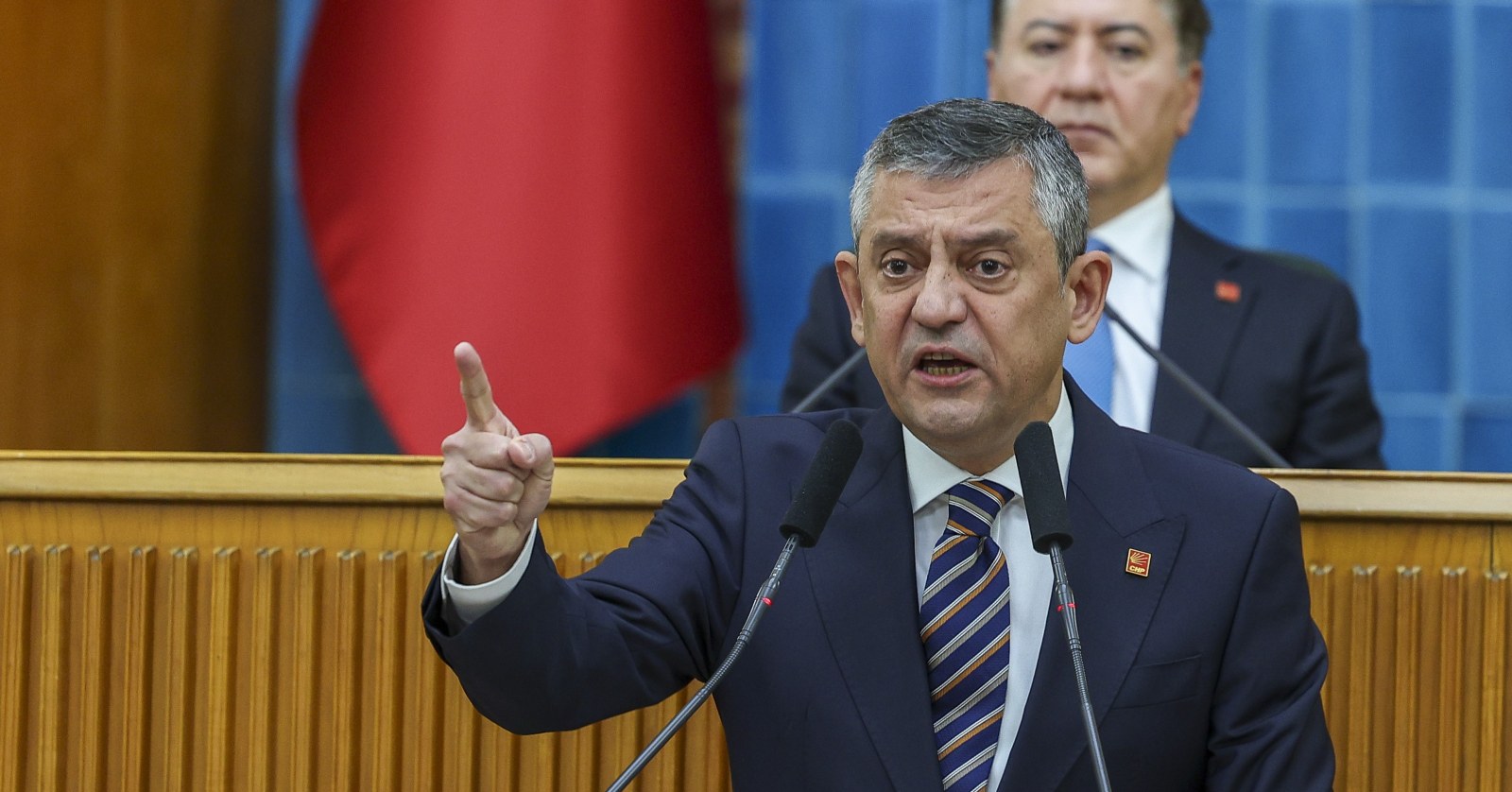 Özel'den Bahçeli'ye Sert Çağrı: 'Emekli Önergeni Ver, İki Elimizle Destekleyelim'