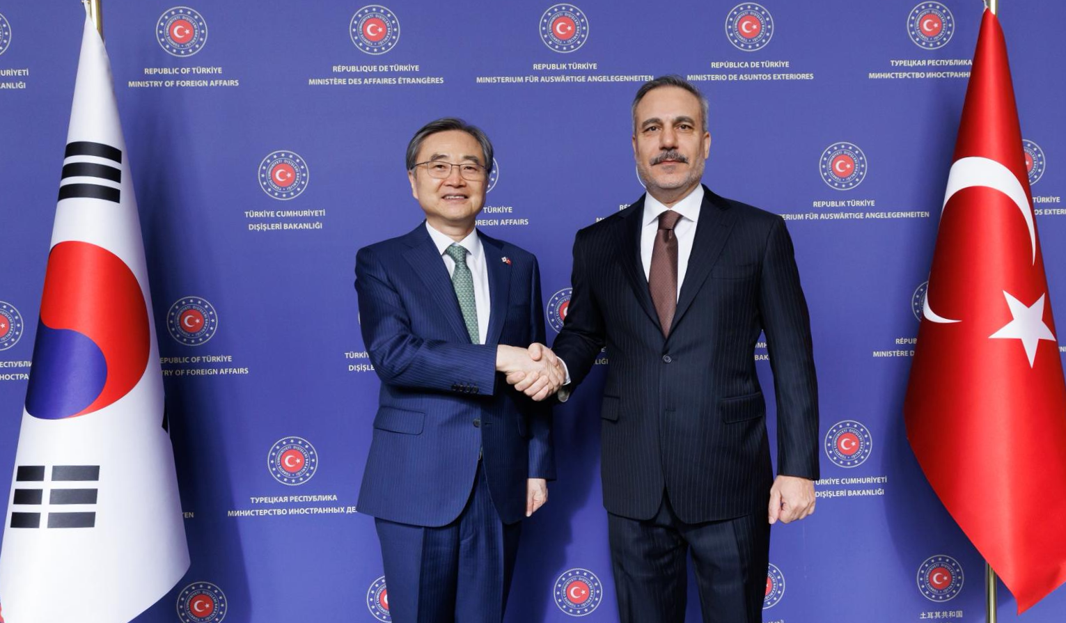 Dışişleri Bakanı Fidan, Güney Koreli Mevkidaşı Hyun İle Bir Araya Geldi