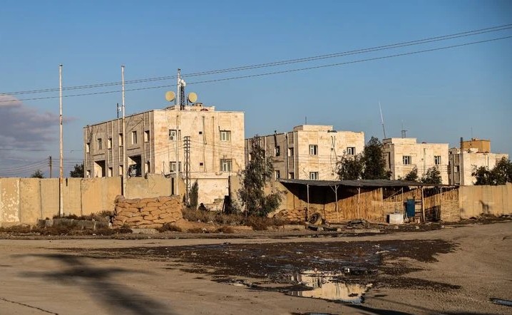 Rakka'daki El-Aktan Cezaevi Yönetimi Suriye Hükümetine Devredildi; SDG Unsurları Kobani'ye Naklediliyor