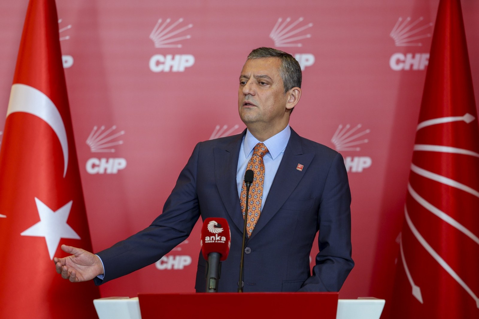 Özel'den Bahçeli'ye Sert Tepki: 'Emekliyi Düştüğü Yerden Kaldıralım'