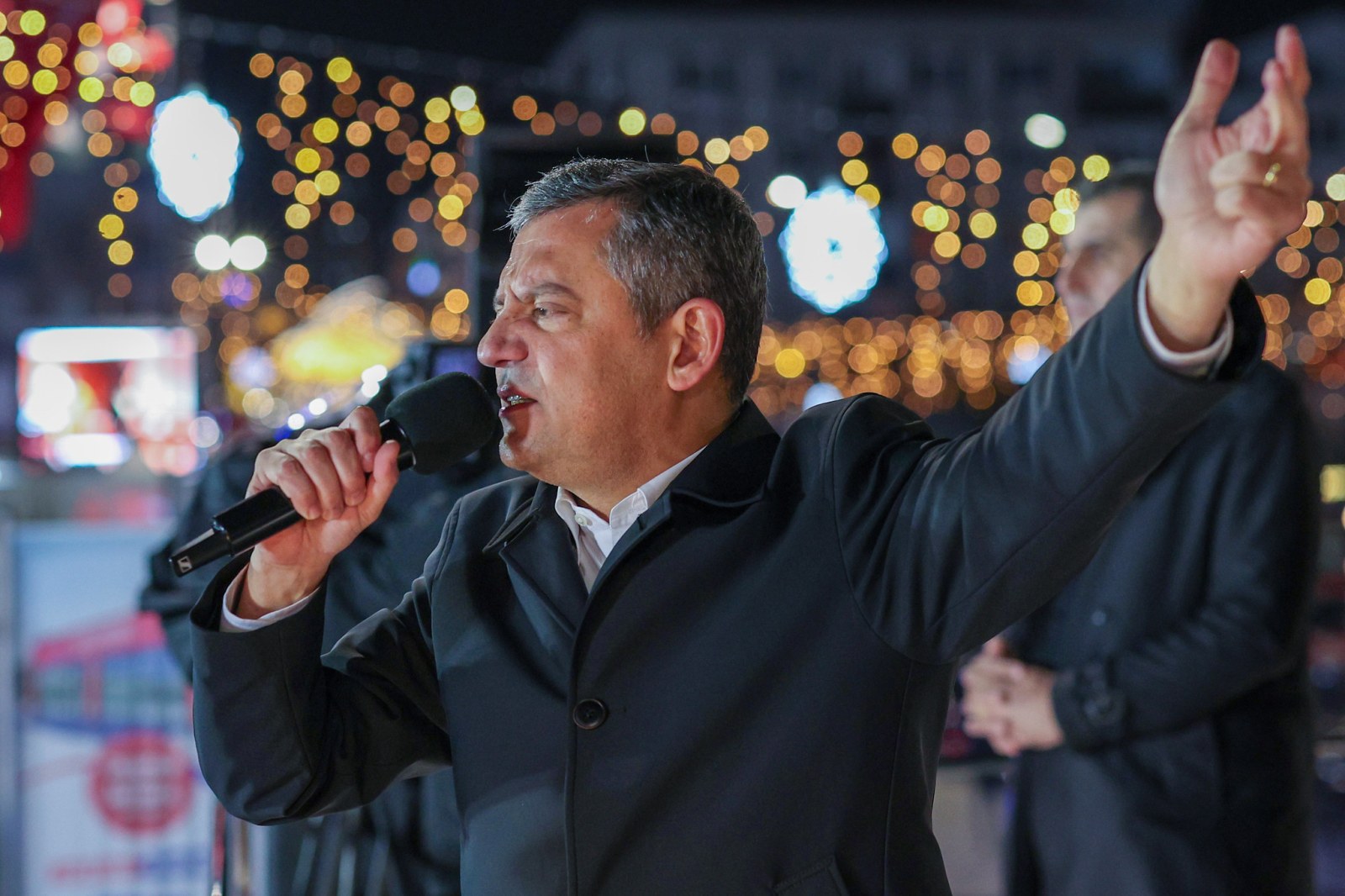 Özel'den Bağcılar'da Sert Sözler ve Erken Seçim Çağrısı: 'AK Parti'nin Kara Düzenini Alaşağı Edeceğiz'