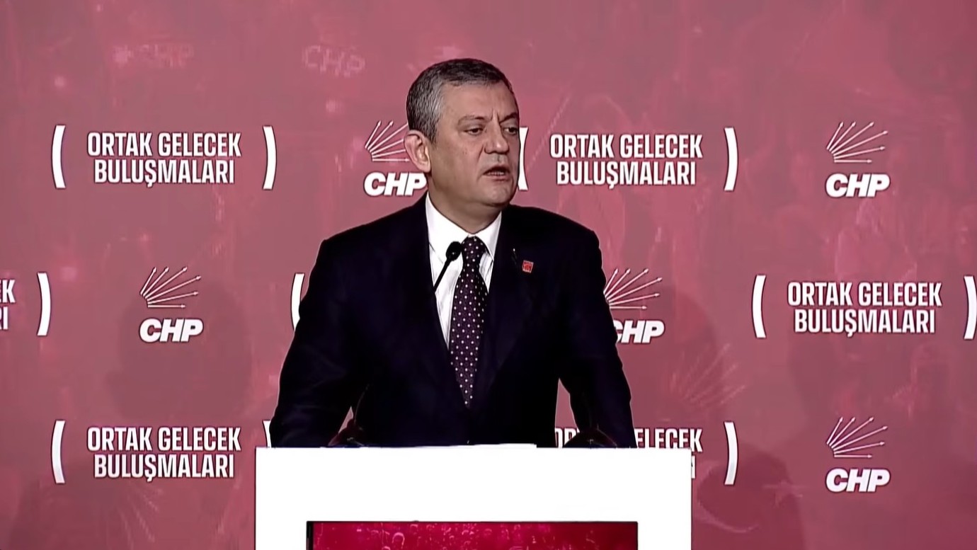 Özel'den 'Toplumsal Barış' Konferansında Sert Mesajlar : 'Kürtlerin Temsili Terör Suçu Sayılıyor, Bu Barışı Darbedir'
