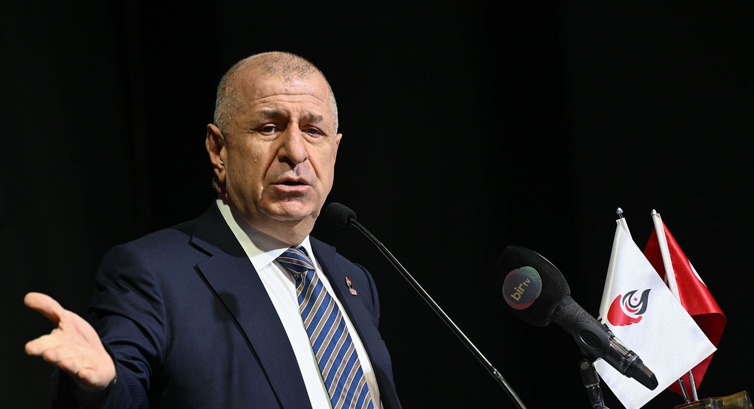 Özdağ'dan CHP’nin Konferansının Basına Kapalı Olmasına Tepki:  : 'Halktan Neyi Gizliyorsunuz?'