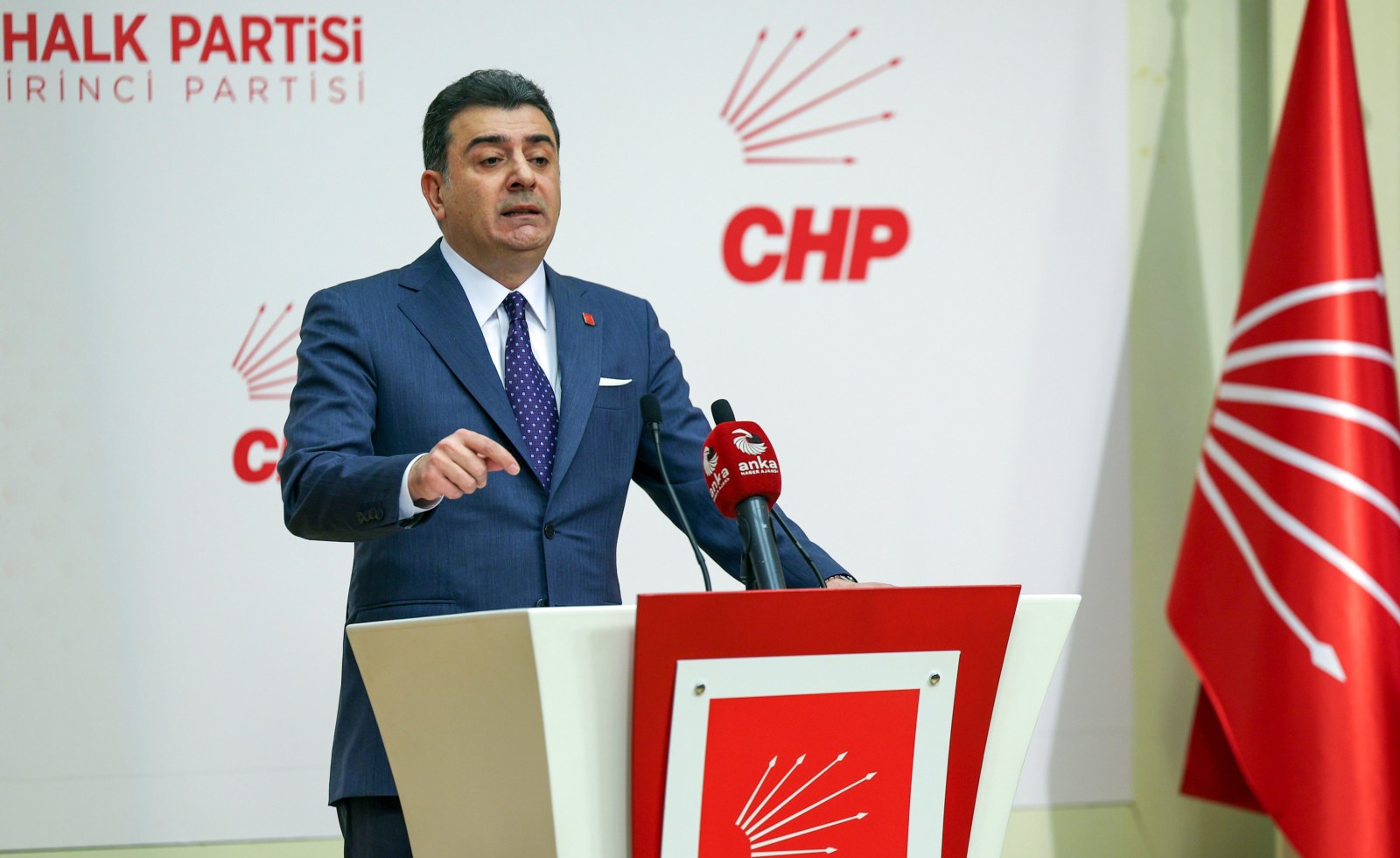 CHP Sözcüsü Zeynel Emre : 'Binaların Mezara Dönüşmesi Siyasi Bir Tercihtir, Bu Tercihi Değiştireceğiz!'