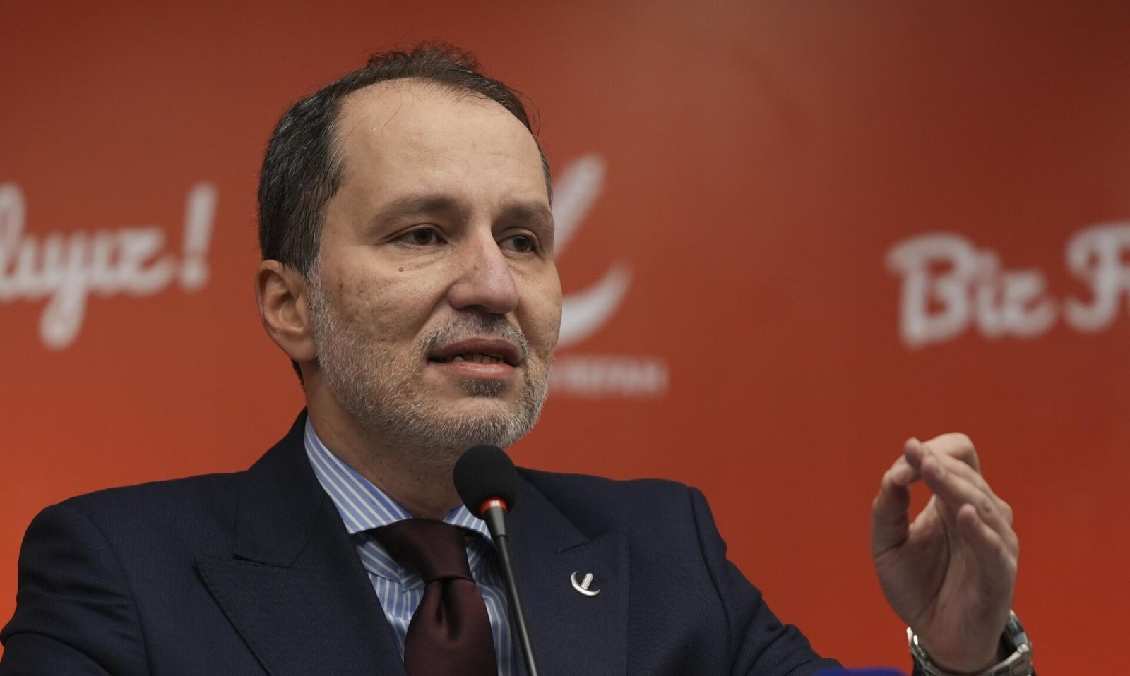 Erbakan'dan Siyasette 'Üçüncü Yol' Vurgusu: 'Ne Ak Parti Ne CHP! Çalmadan ve Polemik Yapmadan Siyaset Yapılabileceğini Göstereceğiz.'