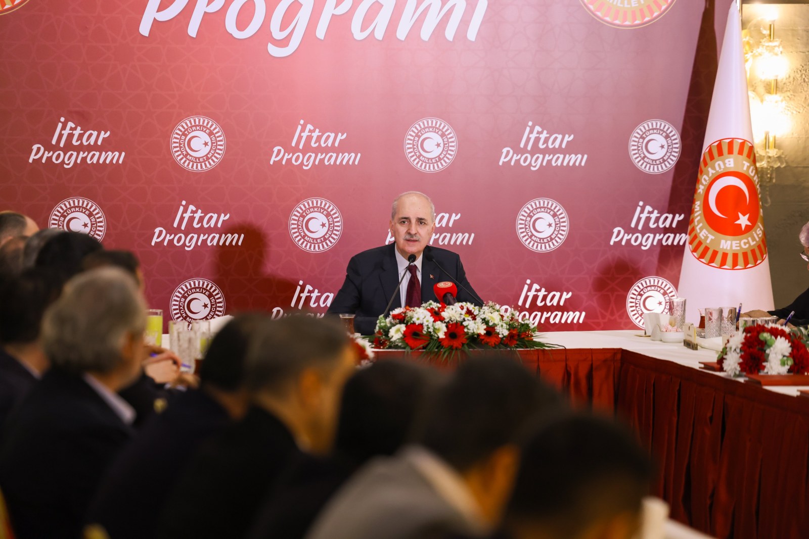 Kurtulmuş'tan Kritik Açıklamalar: Yasal Düzenlemeler Ramazan Sonrası Gündemde, 'Yeni Anayasa Şart'