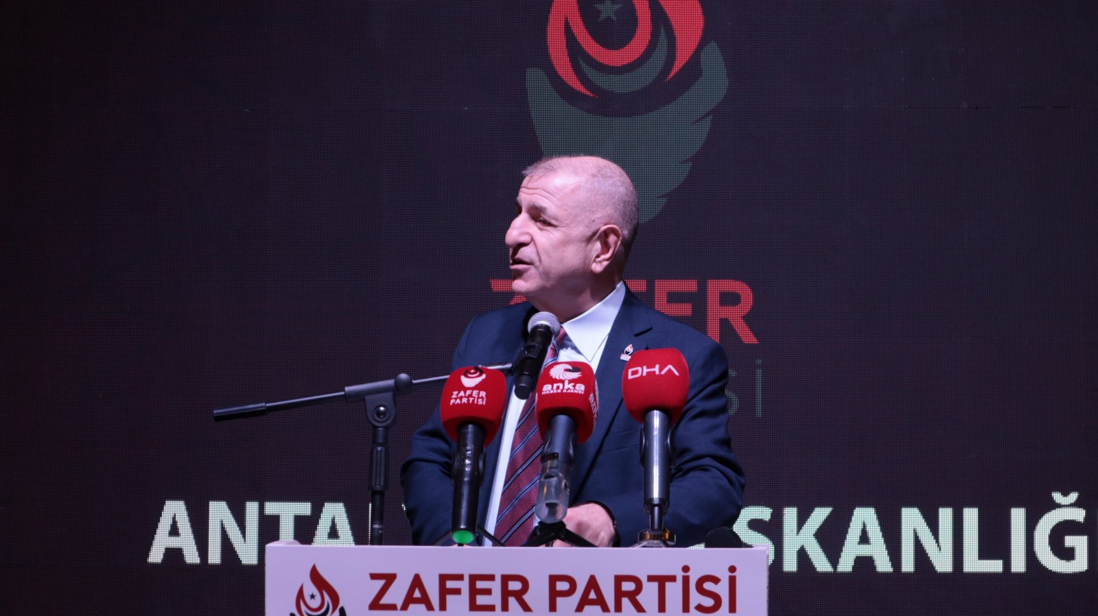 Zafer Partisi Genel Başkanı Özdağ'dan 'Vatandaşlık' Uyarısı: 'Vatanı Değiştirmeye İzin Vermeyiz'